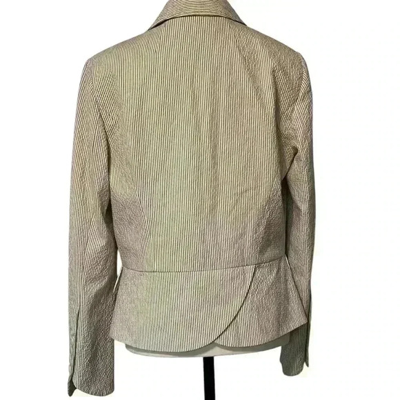 Etcetera Women’s size 10 cream and tan 2 button seersucker blazer. Great fit! - Picture 3 of 10